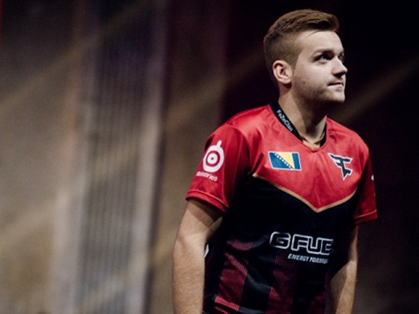 B8 在2025年StarLadder布达佩斯Major第二阶段的首场比赛中击败了 Team Liquid